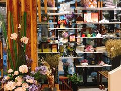 零售区-新华里咖啡书吧(新华书店小寨店)