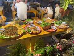 -席娜卡琳火车铁道夜市