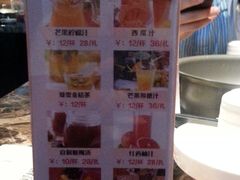 桌上的饮料牌-猪啊牛呀羊啊铜盘烤肉(正大广场店)