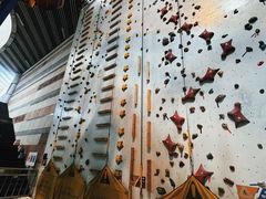 -山之巅攀岩馆(太古城店)