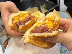 招牌咸牛肉芝士猪仔包-华嫂冰室(尖沙咀店)