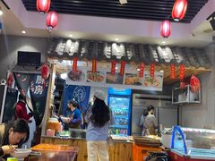 大堂-爆炸头阿姨小四川正宗川味小吃(无任何分店)