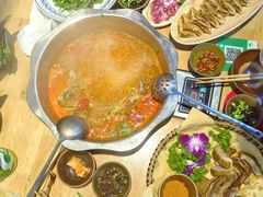 -苗阿哥酸汤牛肉火锅(体育场店)