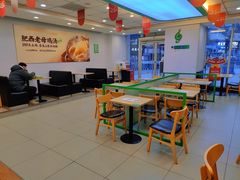 用餐区-老乡鸡(武汉光谷南湖时尚城店)