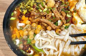 Spicy Sour Chicken Offal with Flat Noodles