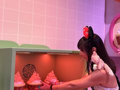 -小镇影院迪士尼小熊Duffy与他的朋友合影地