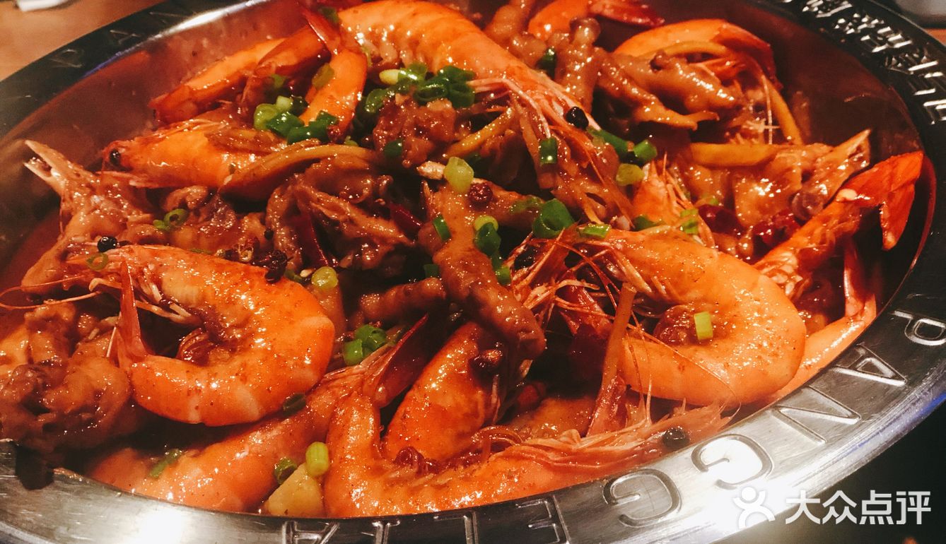 这次就两种一起吧，肉蟹煲是大家最爱必点的，螃蟹肥美