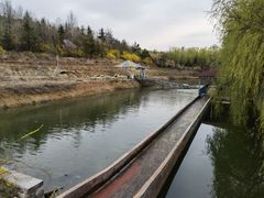 -雪山彩虹谷景区