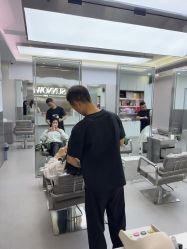 -首脑美发沙龙