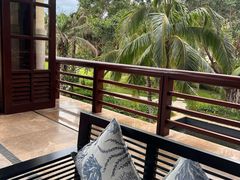 -亚龙湾喜来登·美景台大堂吧