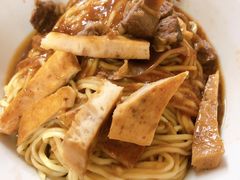 -松树干拌面店
