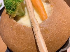 蘑菇烩芝士鸡肉面包碗-新贝乐意大利餐厅(苏州中心店)