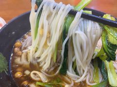 -爆炸头阿姨小四川正宗川味小吃(无任何分店)