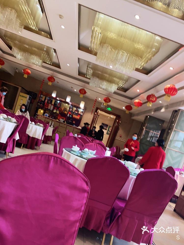 入座大厅没人招待 #我心中的美食榜单 郑州烤鸭总店 0668/人 金水区