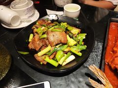 川味回锅肉-布衣草棚风格餐厅