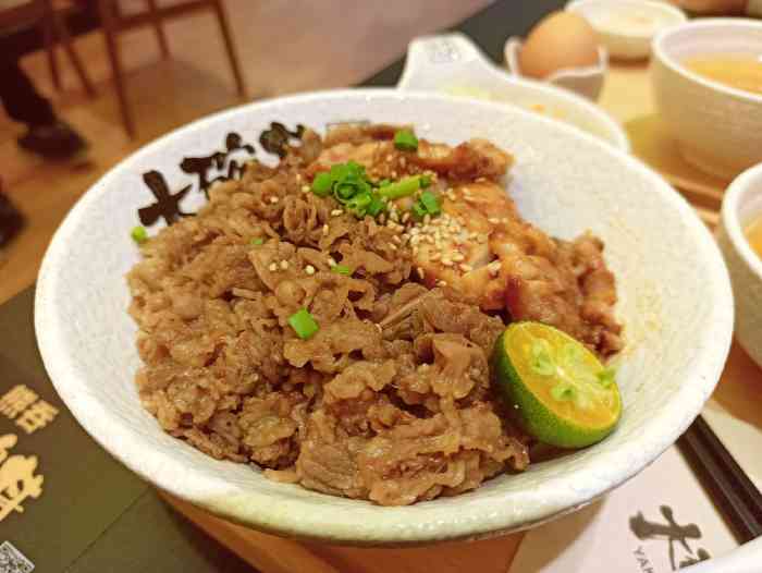 熊吞大碗丼日式烧肉饭(吾悦广场店)