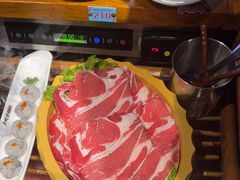 -老牌坊云南鱼豆花火锅(哈西万达店)