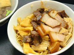 -松树干拌面店