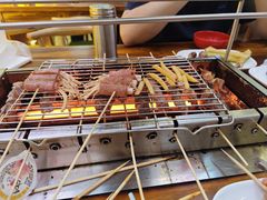 -哈尔滨小酒馆·鲜肉现穿自助烧烤(康新花园店)