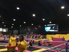 -嘿哟动霸CHUA·新潮玩运动娱乐中心·蹦床滑冰团建乐园