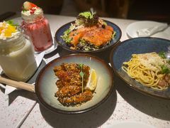 烟熏三文鱼杂菌沙拉-BE BRIGHT KITCHEN(正佳广场店)