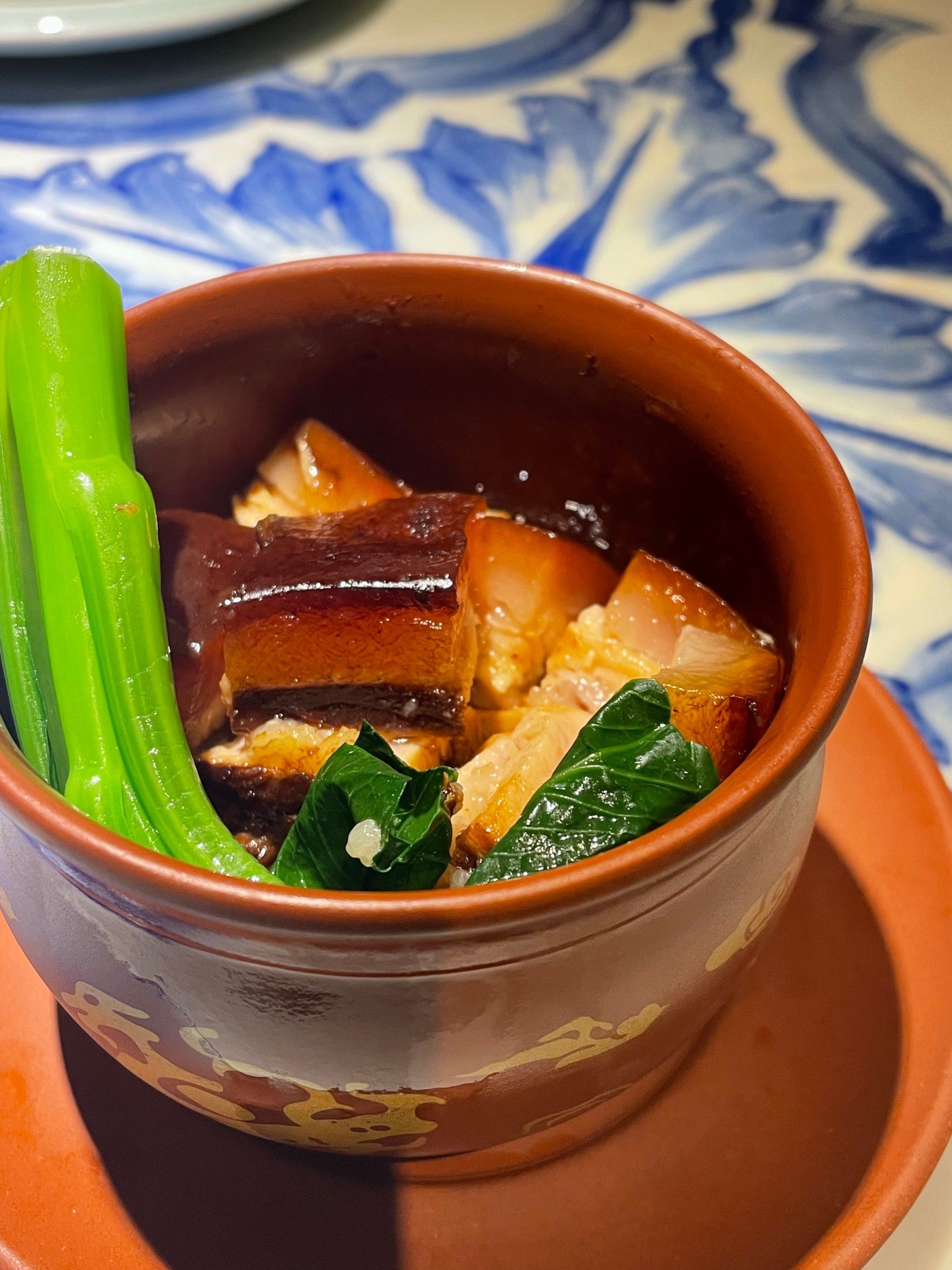 n但加点的「东坡肉」就挺正宗了,肥而不腻,上海菜做法偏甜一点