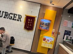 -麦当劳(上海虹桥站30B检票口楼上)