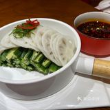 江南风格，小孩子吃完都自己看鱼看水去了
