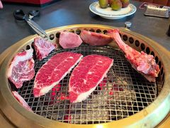 -铭牛烧肉·和牛海鲜自助(高新月牙湖店)