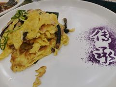 长寿菌三文鱼炒蛋-天鲜阁·海鲜粤菜·33年老字号(石槎白云站店)