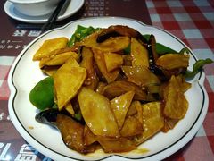 地三鲜-东北哈尔滨酱骨头馆房掌柜铁锅炖