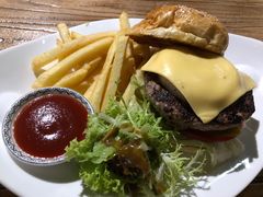 牛肉汉堡-40+精酿啤酒俱乐部(国投财富广场店)
