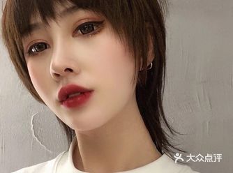 美女们的尾巴-“狼尾”发型 女士的“狼尾”发型