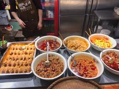 -爆炸头阿姨小四川正宗川味小吃(无任何分店)