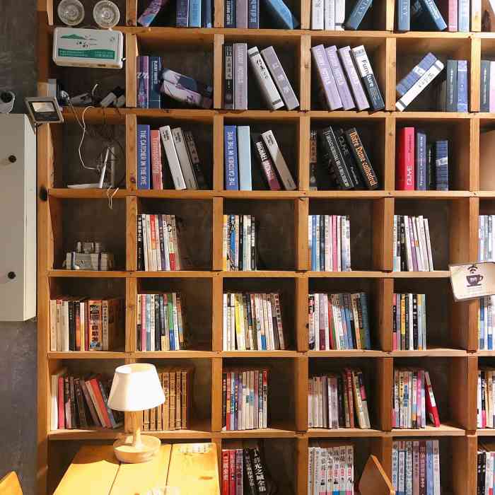 澜泊湾奶茶店-"环境境还不错,可以和一群朋友看看书,聊聊.