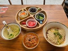 -裕兴记·蟹黄面馆养育巷精选店面馆