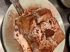 漏奶滑-潮界(虹桥新天地店)