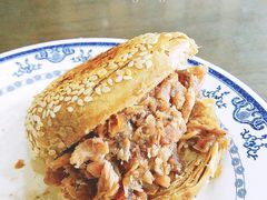 烧饼夹烧牛羊肉-老爆肚满五香烧牛羊肉