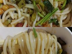 -统桶发卤粉王(银盆岭万达广场店)
