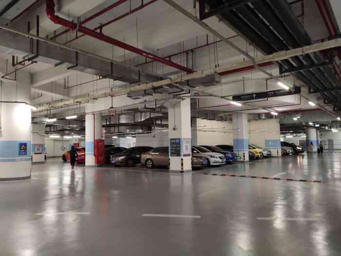 虹桥天地停车场-"第一次去,周末,车也不算多,停车蛮方便,.