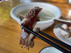 -黄记四更烤乳猪店