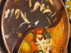 -洱火云南酸菜牛肉火锅(石景山当代商城店)