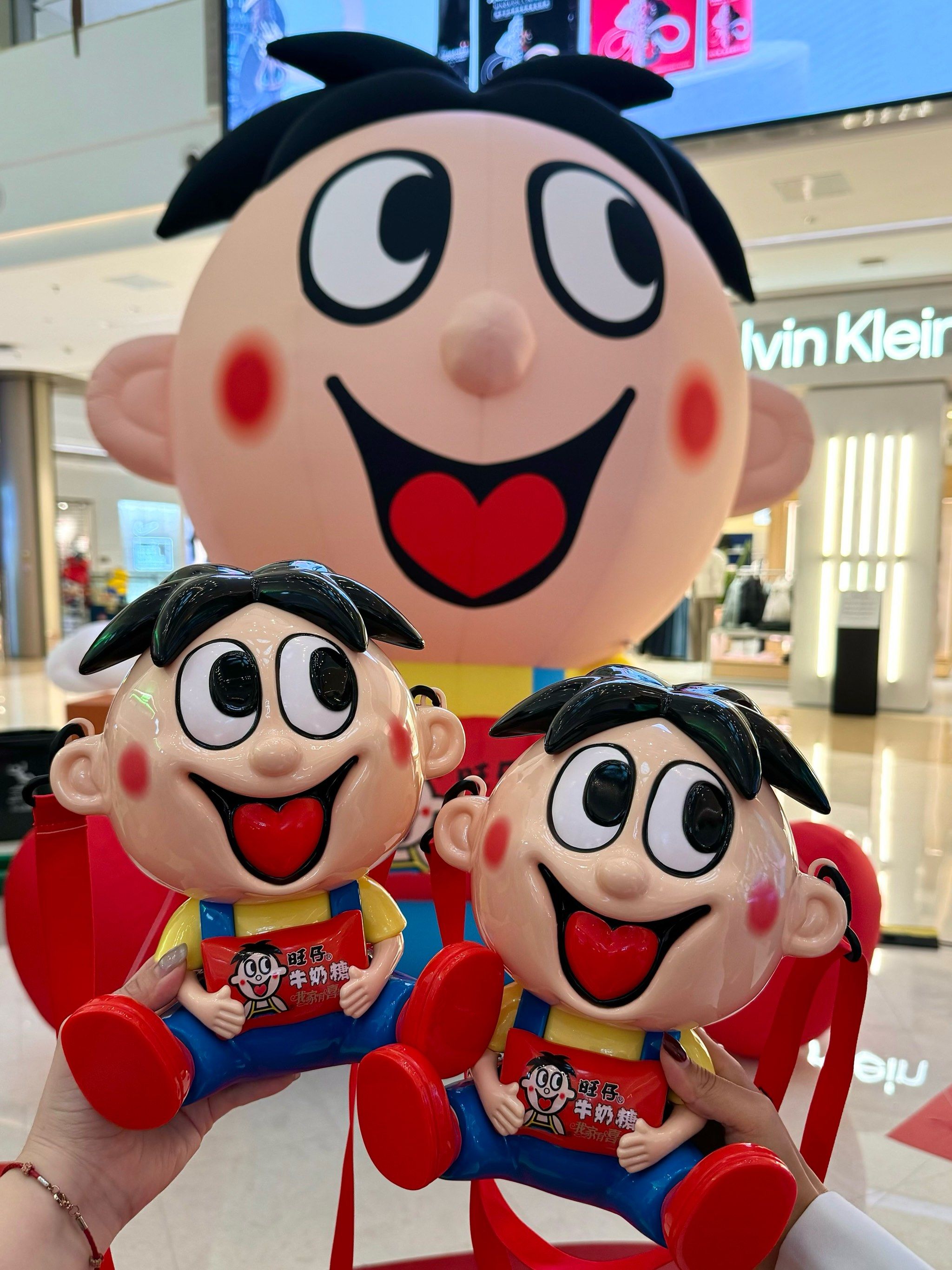 逛逛遇上快闪和现场的超级大旺仔咔咔合照还发现了旺旺超可爱的新品!