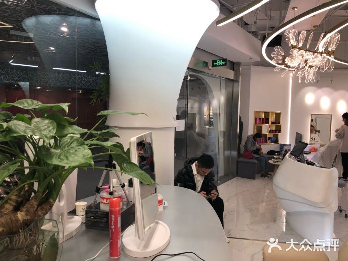 MYYF SALON烫发染发图片