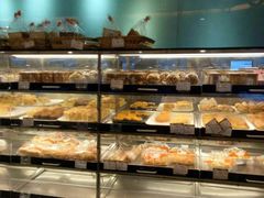 面包甜点陈列柜-蜂蝶来饼店(拱北总店)