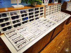-MiRi眼镜连锁·蔡司·尼康控优点合作店(莘庄店)