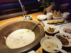 -咕嘟草帽鱼·牛奶一样的鲜鱼汤(天鹅湖万达广场店)