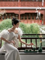 -雪中彩影婚纱摄影·微光艺术中心