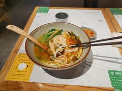苗家酸笋面-百春原湖南牛肉粉(百联世纪店)