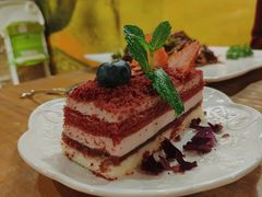 草莓红丝绒蛋糕-盘炉forenza·云贵川融合小食堂 ( 钟楼中柳巷店)
